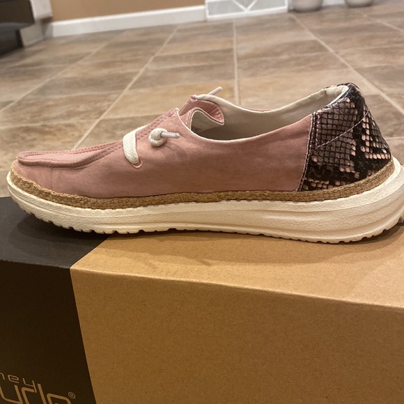 Hey dudes. Pink w/ snake print. Slightly worn. - Picture 4 of 5